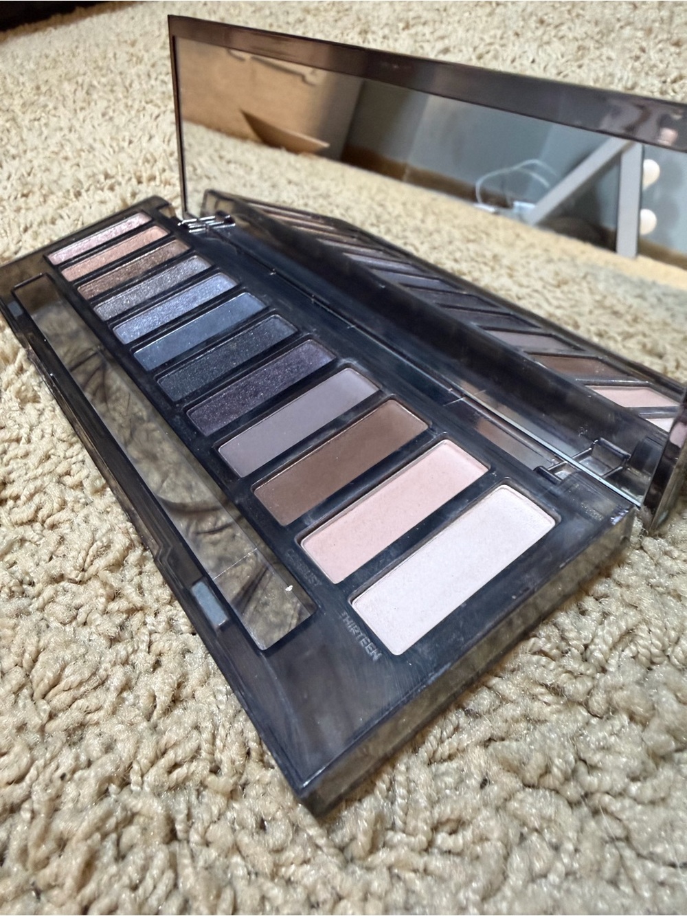 Urban Decay NAKED Smoky Eyeshadow Palette - Picture 4 of 7